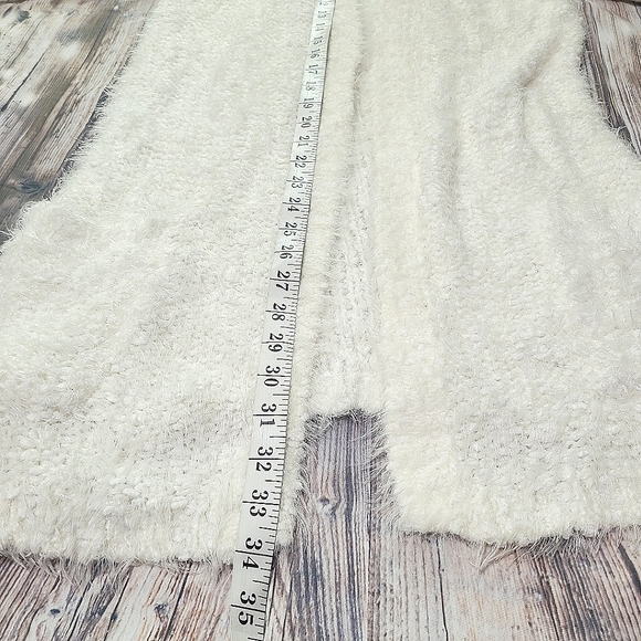 White long fuzzy cardigan - Picture 6 of 7